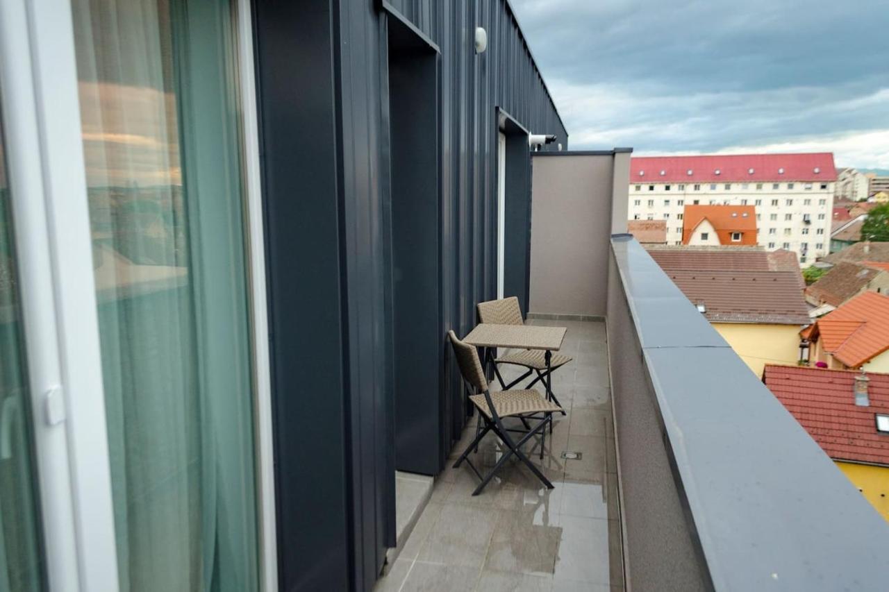 Paul'S Place. New Rooftop Apartment In Downtown Sibiu Buitenkant foto